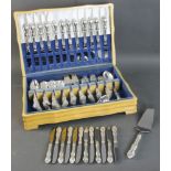Towle sterling flatware to include: twelve (12) each, dinner knives, 9"; knives, 6 5/8"; dinner
