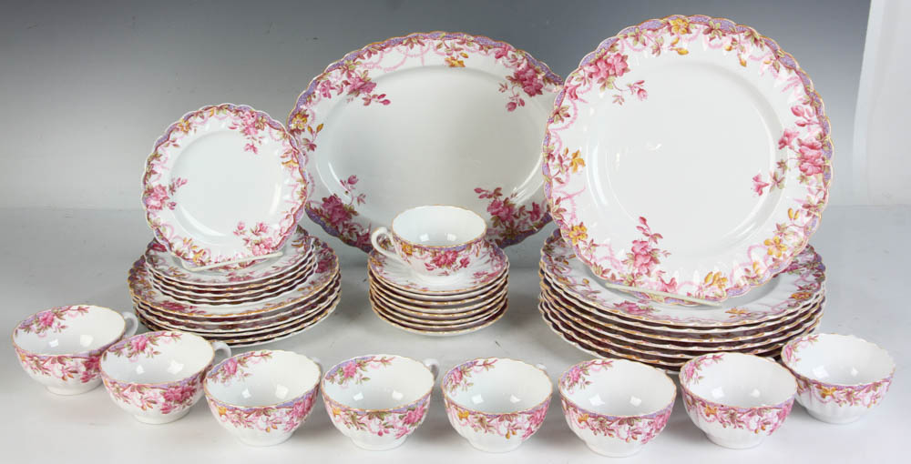 Copeland Spode "Irene" pattern china dinnerware including: (9) dinner plates, (6) salad plates, ( - Image 2 of 9