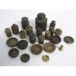 Tub of assorted small vintage brass scale weights (qty)