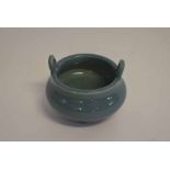 Chinese two-handled circular turquoise glaze bowl on three peg feet, seal mark 20th century, 15cms