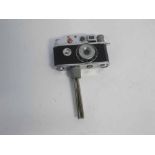 Vintage table lighter formed as a camera, 7cm wide