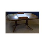 Good quality mahogany twin pedestal extending dining table on turned supports and splayed legs