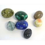 Box containing seven assorted agate eggs to include an onyx egg, a malachite egg and a lapis egg etc