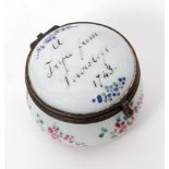 19th century Samson pill box with metal mounts the cover inscribed "A Trifle from Lowestoft 1743" in