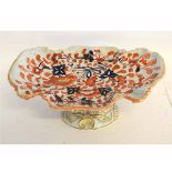 19th century Mason's pedestal dish with crimped sides, with a rust and blue floral decoration,