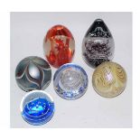 Group containing 23 assorted paperweights to include millefiori, a further pedestal paperweight etc,