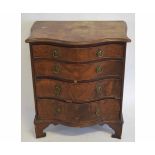 Good quality mahogany small proportioned serpentine front bachelor's chest fitted with four full