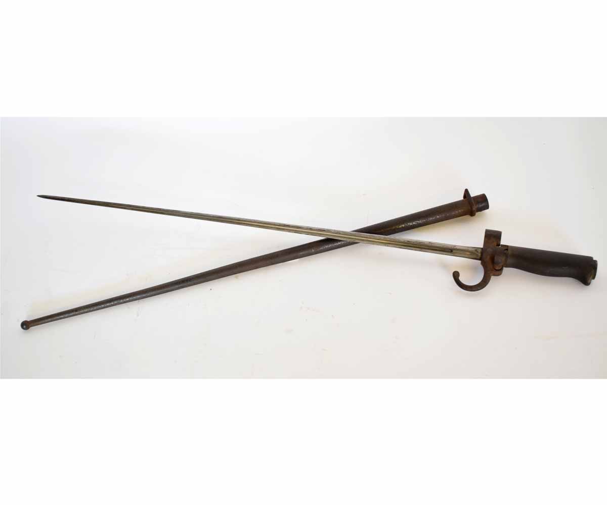 French model 1886 epee bayonet and steel scabbard, overall length 65cms - Image 4 of 4