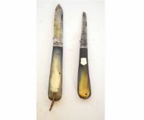 Mixed Lot: two folding pocket knives, each with polished horn grips, one with suspension loop, G