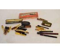 Packet containing a quantity of vintage cigarette holders in various materials, conditions vary (