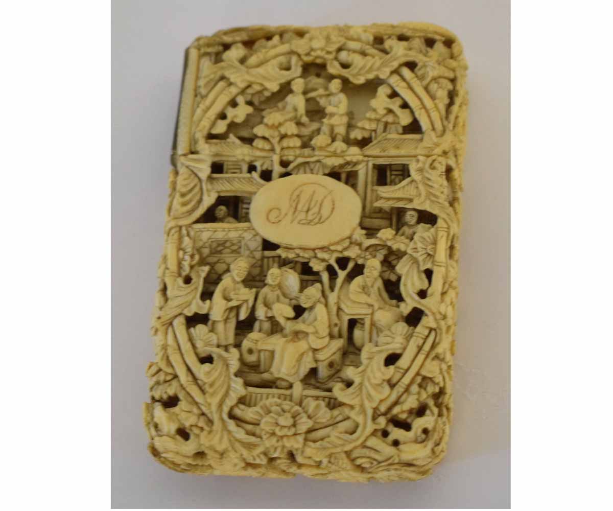 Two ivory card cases with typical carved decoration 9 1/2cm long - Image 4 of 4