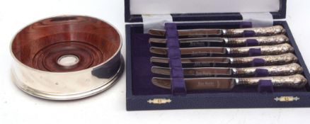 Mixed Lot: cased set of six silver hallmarked handle tea knives, together with an Elizabeth II