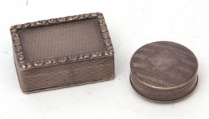 Mixed Lot: George V pill box of hinged rectangular form with applied floral border and engine turned