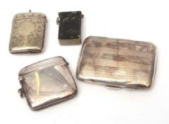 Mixed Lot: silver cigarette case of hinged rectangular form with engine turned decoration and sprung