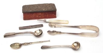 Mixed Lot: Old English pattern pair of salt spoons together with a Fiddle pattern pair, single model