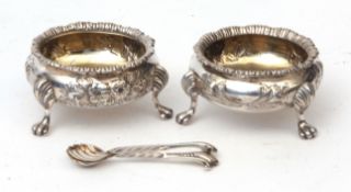 Two mid-Victorian cauldron salts, each with reeded rims, gilt lined interiors, embossed bodies on