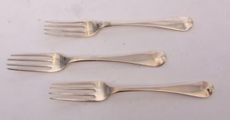 Three Victorian Old English pattern dessert forks, crested verso, (bearing same crest as previous