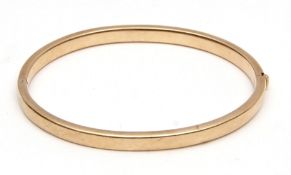 Modern yellow metal hinged bracelet, oval shaped, plain polished design, stamped 375 (a/f), 9.6gms