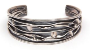 Modern white metal stylised and textured bangle, stamped 925, 22gms in original box