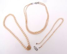 Mixed Lot: three simulated pearl necklaces (a/f)