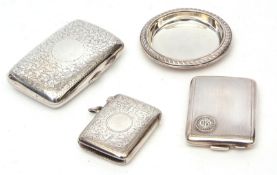 Mixed Lot: small hinged rectangular cigarette case, together with a rectangular vesta case with