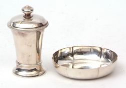 Mixed Lot: Continental white metal cased pepper grinder of trumpet form with screw top and fitted