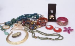 Box containing quantity of various costume jewellery, earrings, bead necklaces, brooches, etc