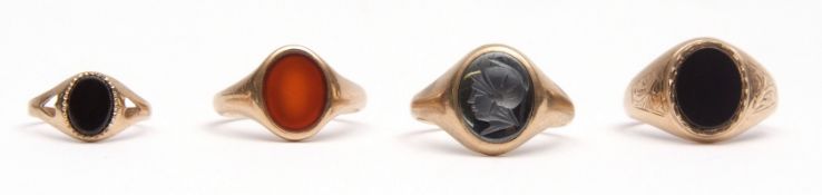 Group of four 9ct gold gent's signet rings, two with onyx panels, one set with intaglio depicting