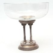 Edward VII Continental table centrepiece, the stepped circular base supporting four Corinthian