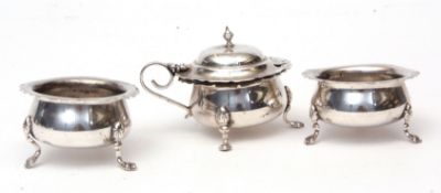 Edward VII part cruet set comprising two open salts and a lidded mustard, each of compressed