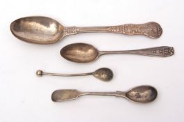 Mixed Lot: Queen's pattern tea spoon, London 1828, together with single coffee spoon, Fiddle pattern