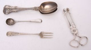 Mixed Lot: two various tea spoons, together with small cake fork, single salt spoon and pair of