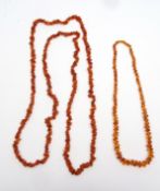 Mixed Lot: vintage long fragment amber bead necklace, (88mm drop), together with a modern polished
