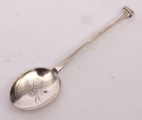 George V seal top condiment spoon, the plain bowl engraved with bumblebee, length 13 1/2 cms,