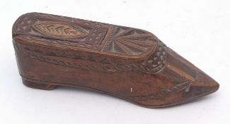 19th century snuff box modelled in the form of a shoe with sliding top cover decorated with tulip