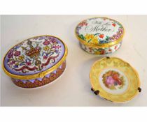 Decorative porcelain oval pill box, "The Royal Collection" to commemorate the 50th anniversary of
