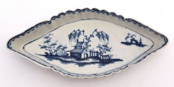 Rare Lowestoft spoon tray circa 1765, of shuttle shape, with a serrated mid-section, the tray