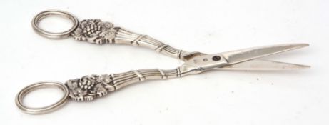 Pair of George IV grape scissors with reeded ring handles and fruiting vine mounts to plain and