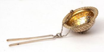 George IV parcel gilt tea strainer of basket form with cast and applied rim and gilt lined
