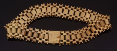 18ct stamped choker necklace, a burnished brick link design with beaded detail (one bead missing),