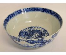 19th century Chinese blue and white circular bowl decorated with an equestrian battle scene,