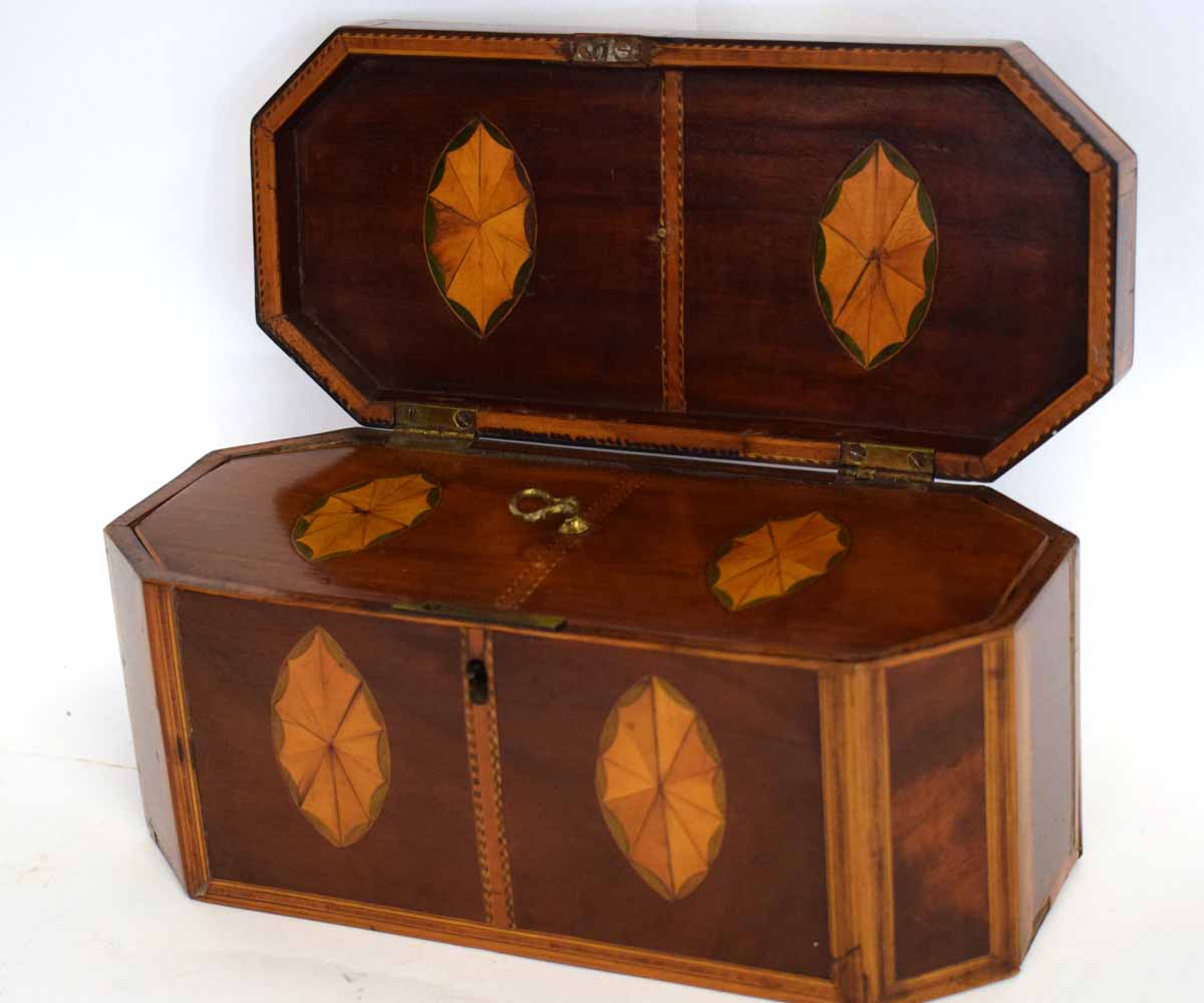 Regency style tea caddy with shell inlay to the top and sides, the interior with two compartments, - Image 2 of 2