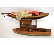 Vintage model launch hull, 51cms long