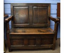 Late 17th/early 18th century small proportion box settle with three panelled front and lift up