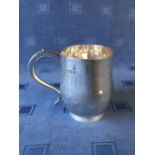 Hallmarked silver pint mug by Charles Edwards of London, 1946, 13 ozt