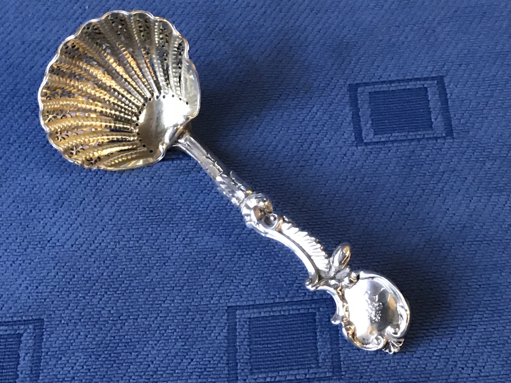 Victorian hallmarked silver cast sifting ladle by Francis Higgins, London 1844, 2 ozt