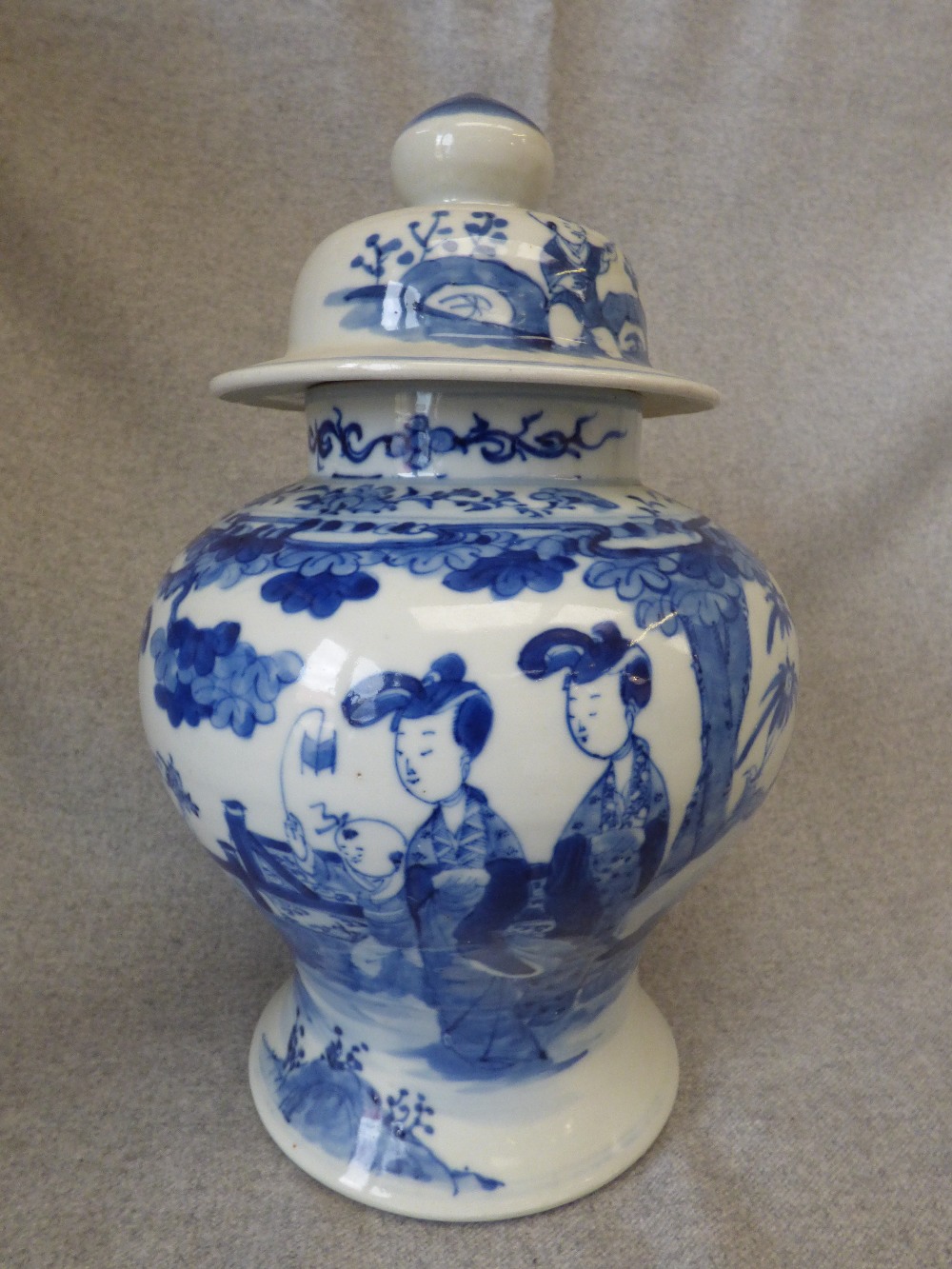 Chinese blue and white lidded vases and large blue and white Chinese vase