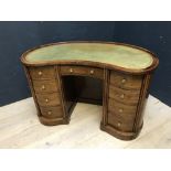 Fine quality Gillows rosewood kidney shaped knee hole writing desk, the green tooled leather top