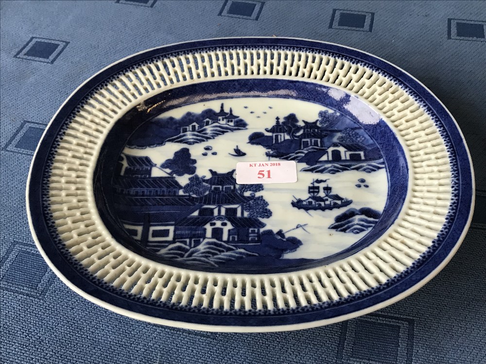 Blue and white willow pattern shallow dish with pierced rim, 24x21cm