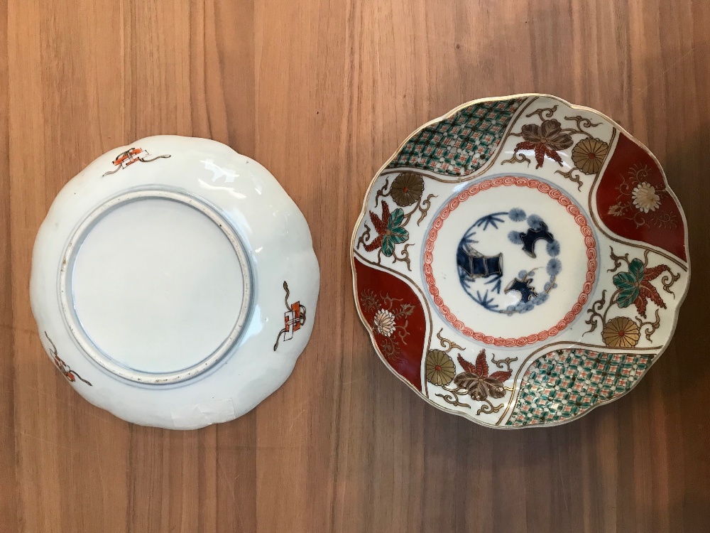 Pair of Imari circular plates with wavy rims & underside decoration, 22cm dia